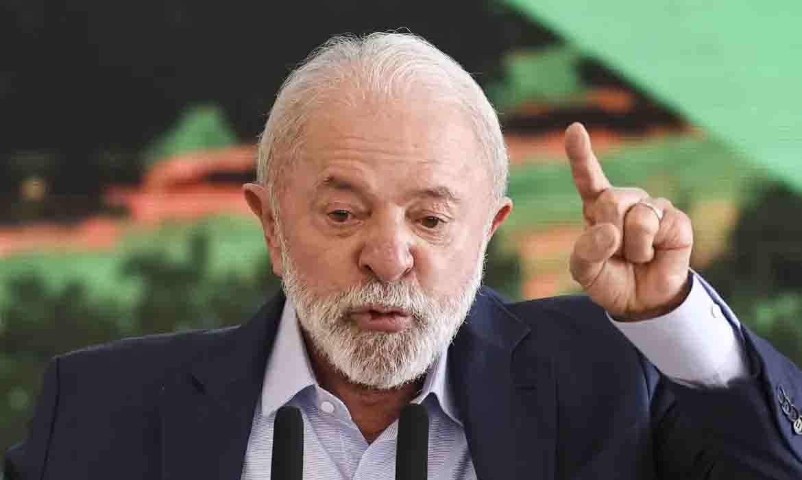 Lula finaliza plano aos setores afetados por tarifaço de Trump