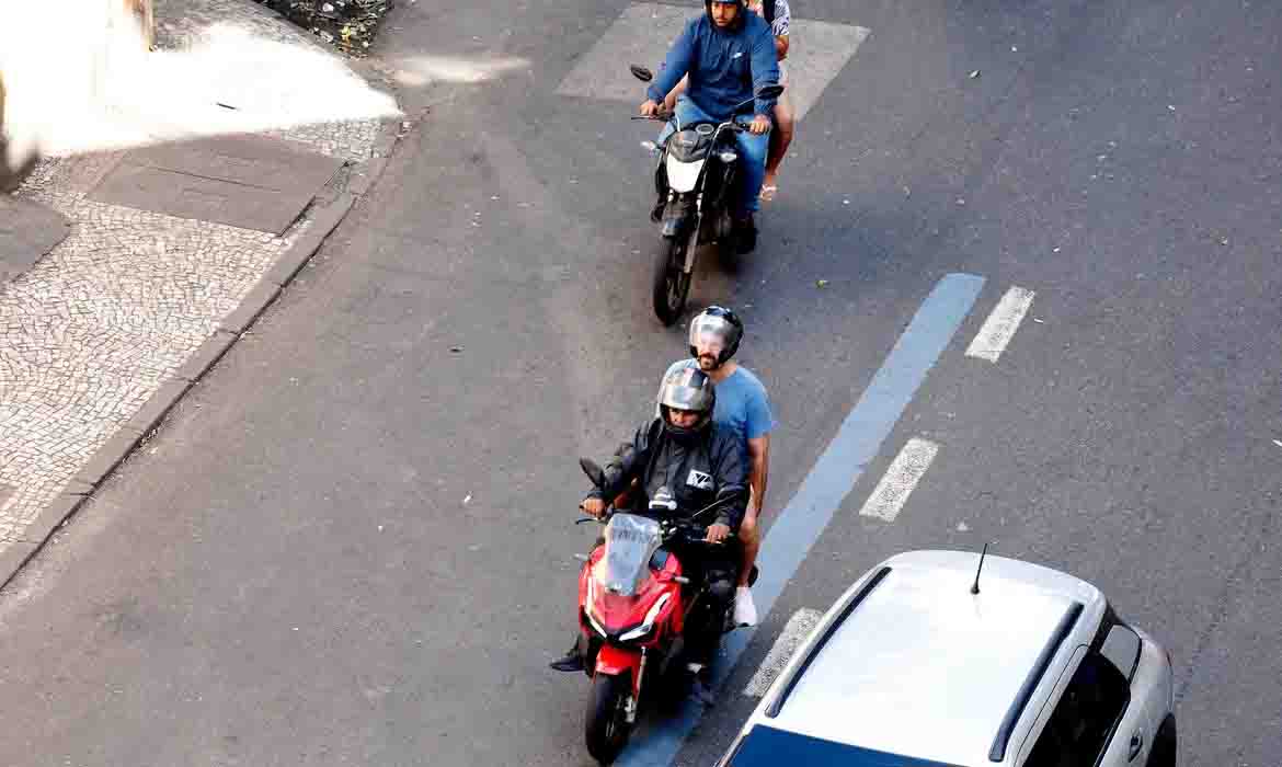 Conheça dez cuidados para uma viagem de moto mais segura